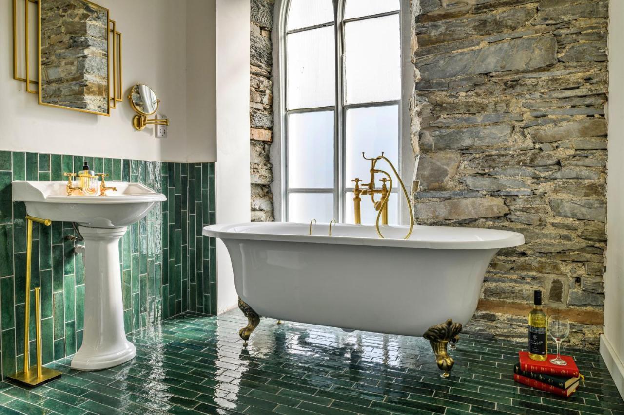 Finest Retreats - Luxury Converted Chapel With Hot Tub & Games Room Dinas Mawddwy Exteriér fotografie